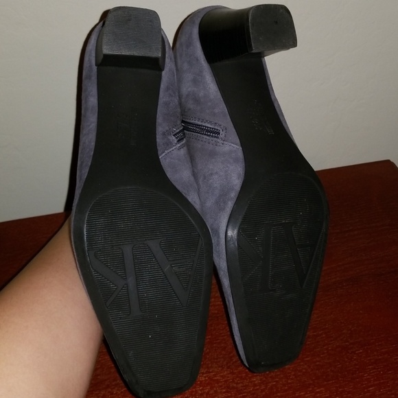 Anne Klein suede grey ankle boots - Picture 5 of 5